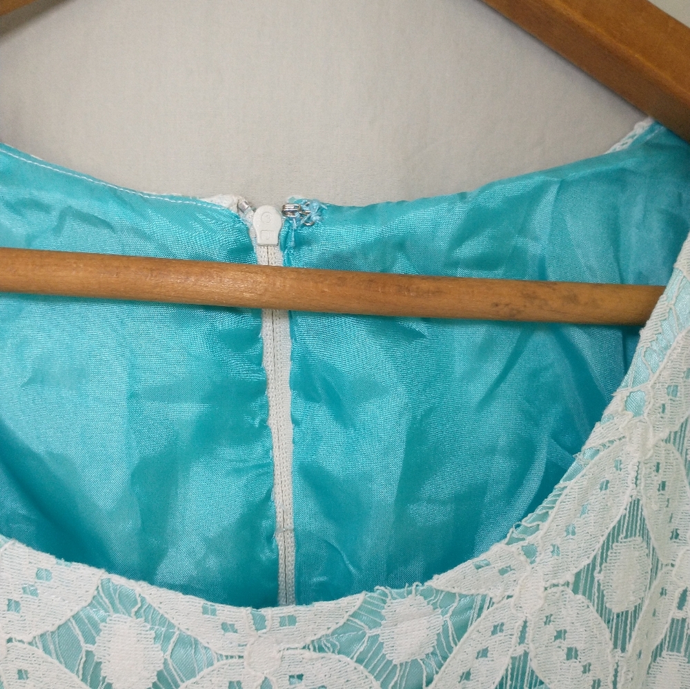 Women's Baby blue and cream lace dress - Picture 10 of 12